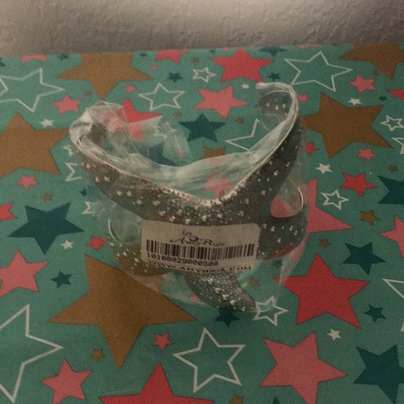 NWT | Metal | Starfish Bracelet | Adjustable - Picture 2 of 3